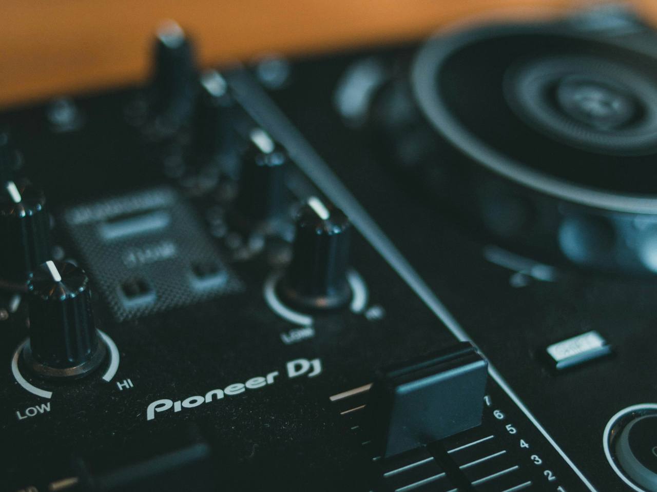 Можно ли работать фрилансером по визе KITAS?